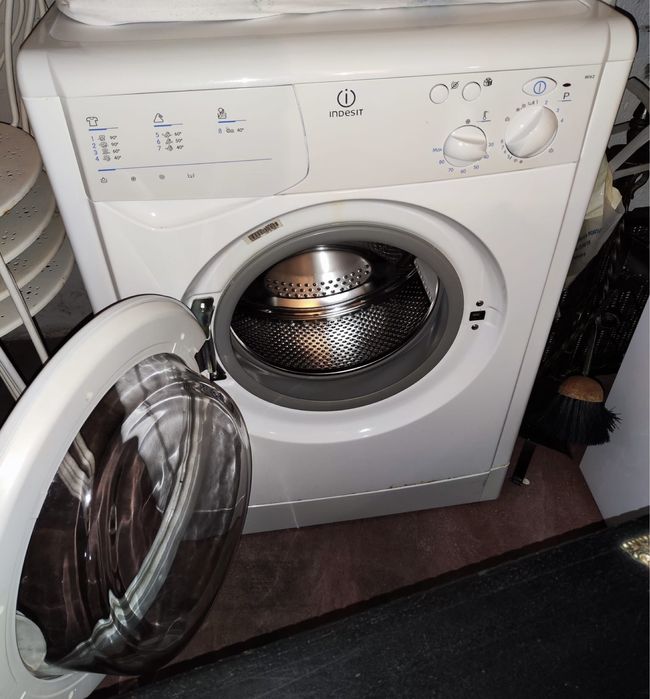 Máquina de lavar roupa Indesit