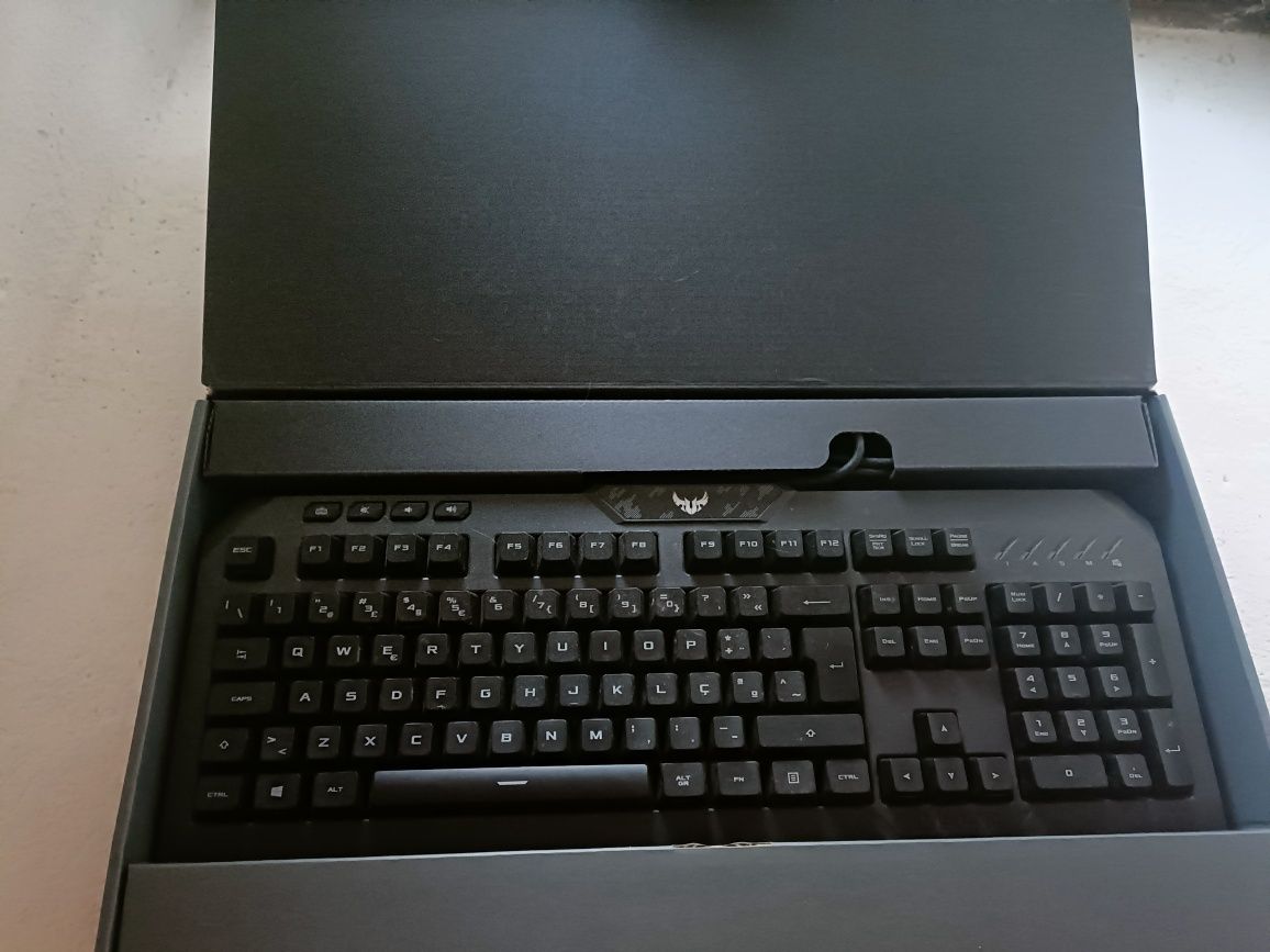 Teclado tuf gaming