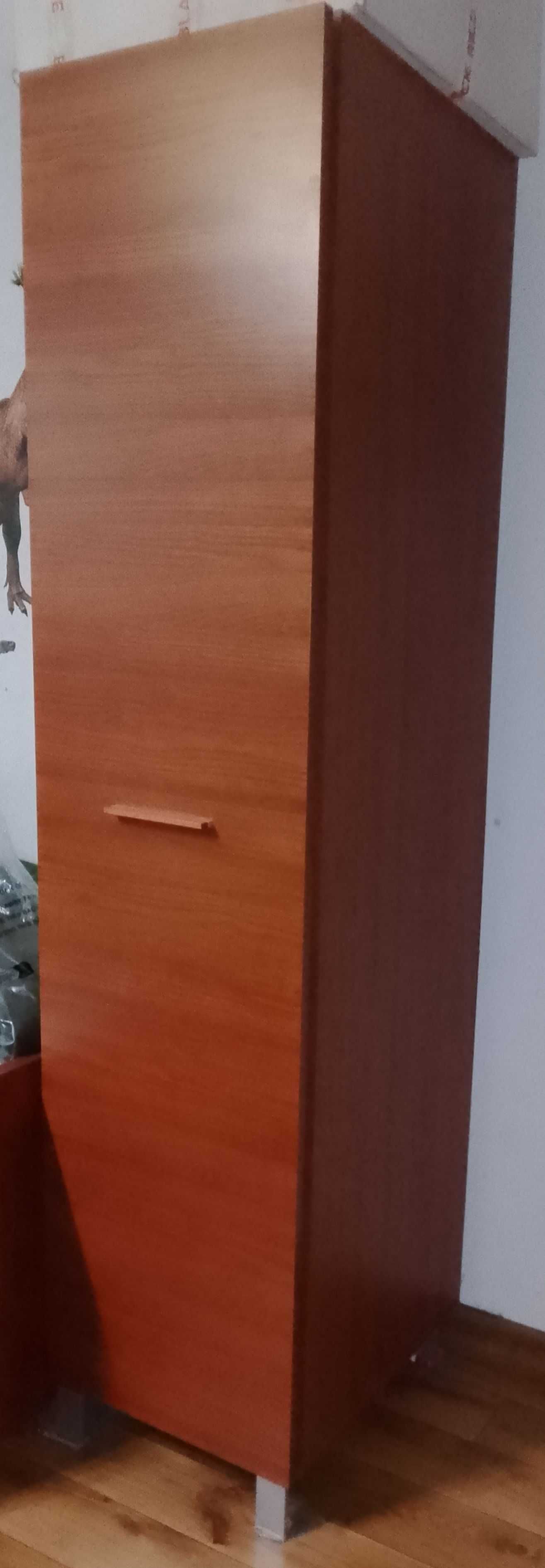 Pojemna szafa BRW półka i reling