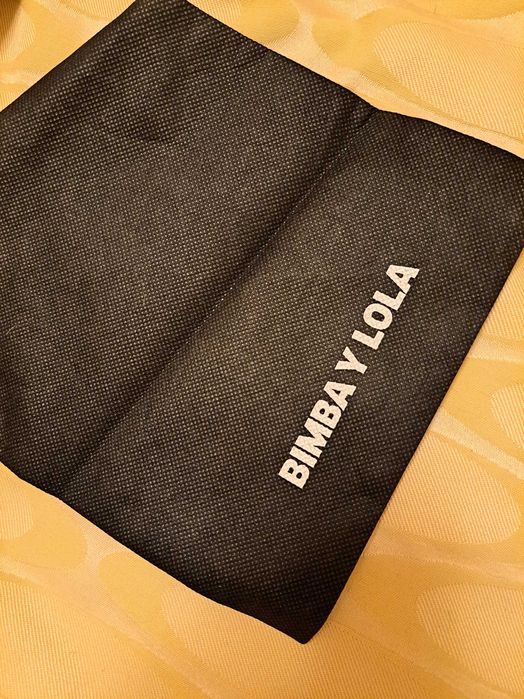 Pulseira Bimba y Lola preta e dourada