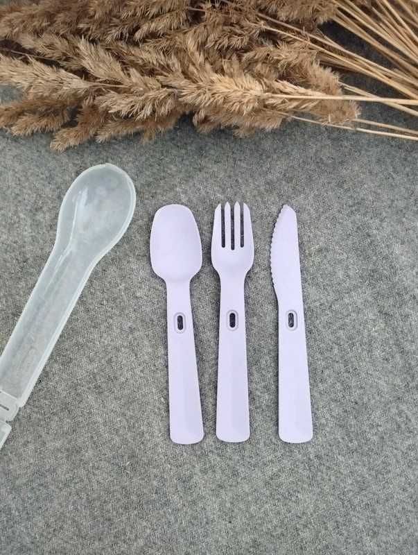 Fioletowe plastikowe sztućce na wynos w plastikowym etui Curver