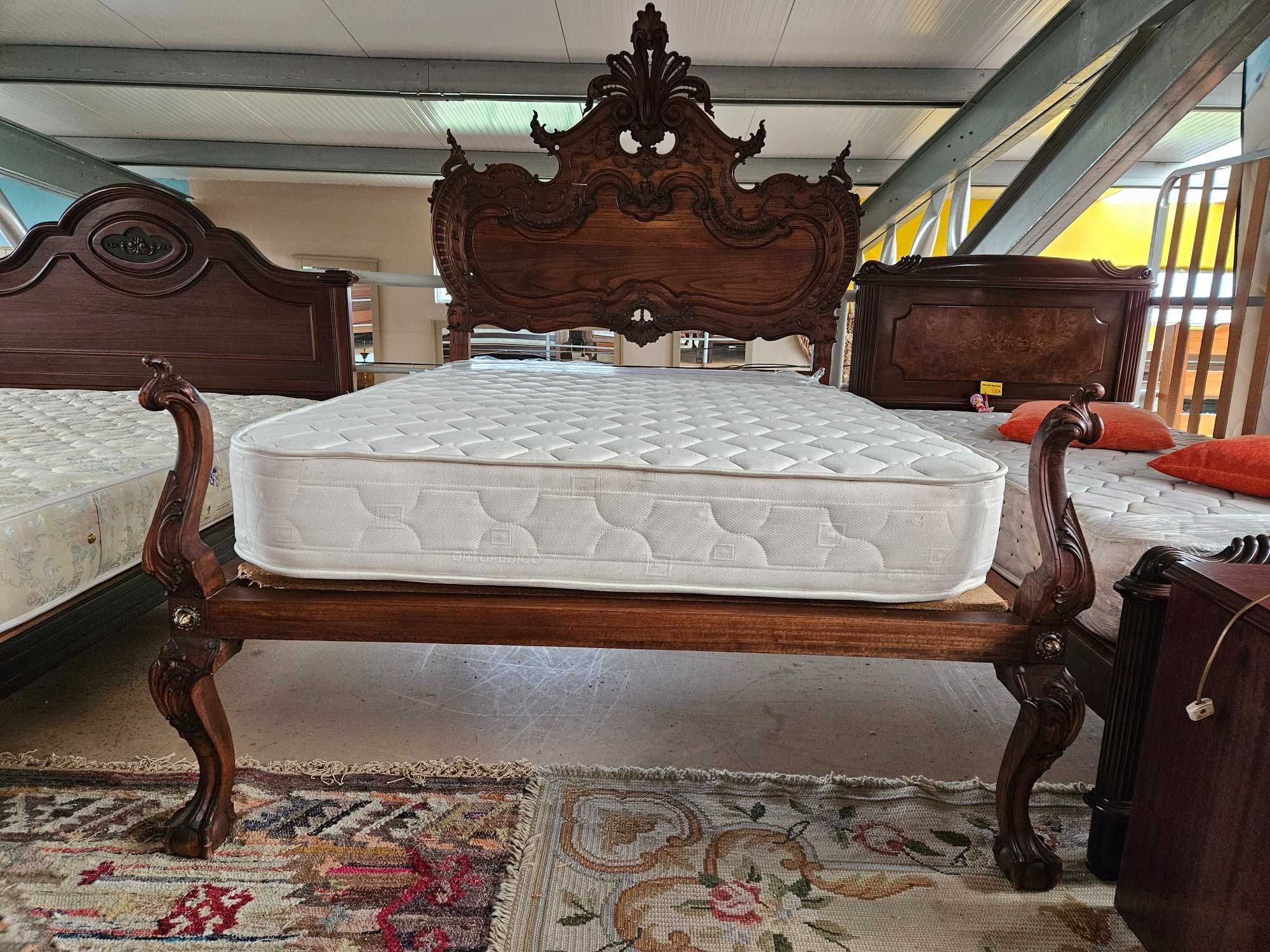 Excelente cama antiga com estrado e colchão - Muito bom