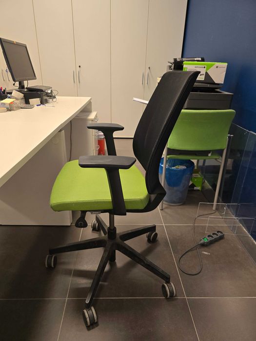 Krzesła małe, średnie, duże na kółkach