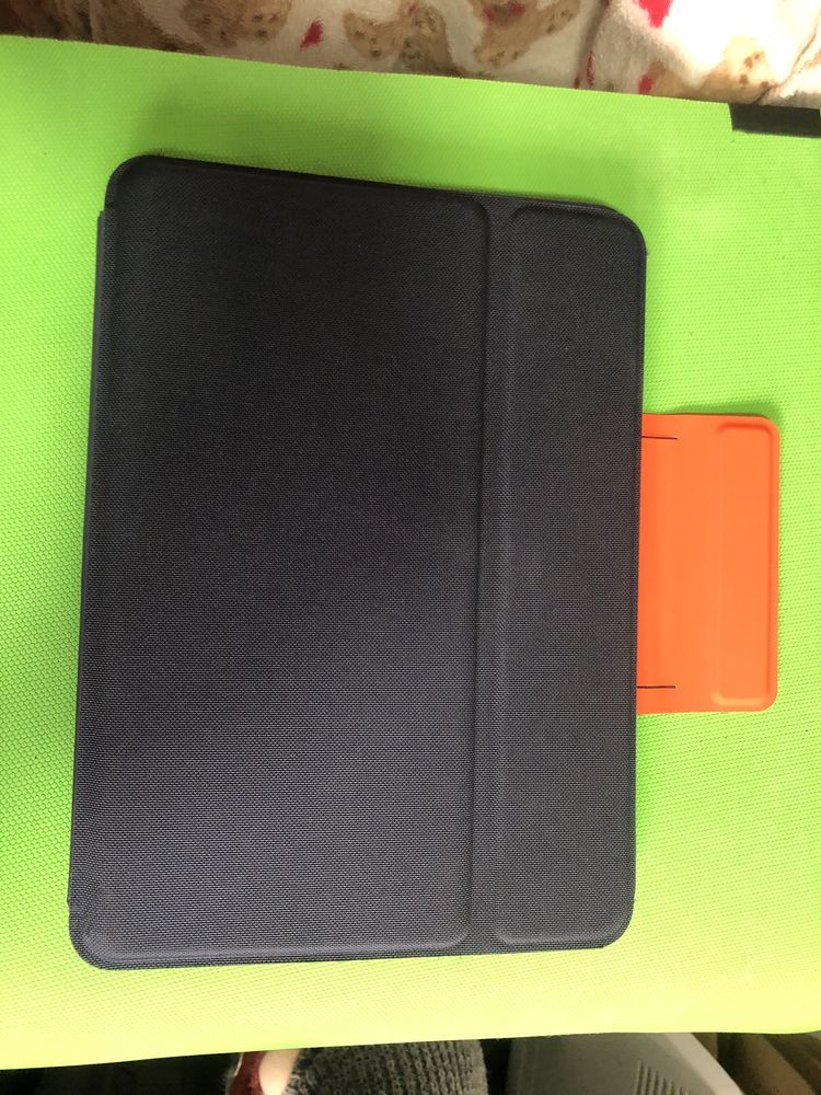 Чехол с клавиатурой на iPad 10.2 (7-8-9)     Logitech Rugged Combo 3