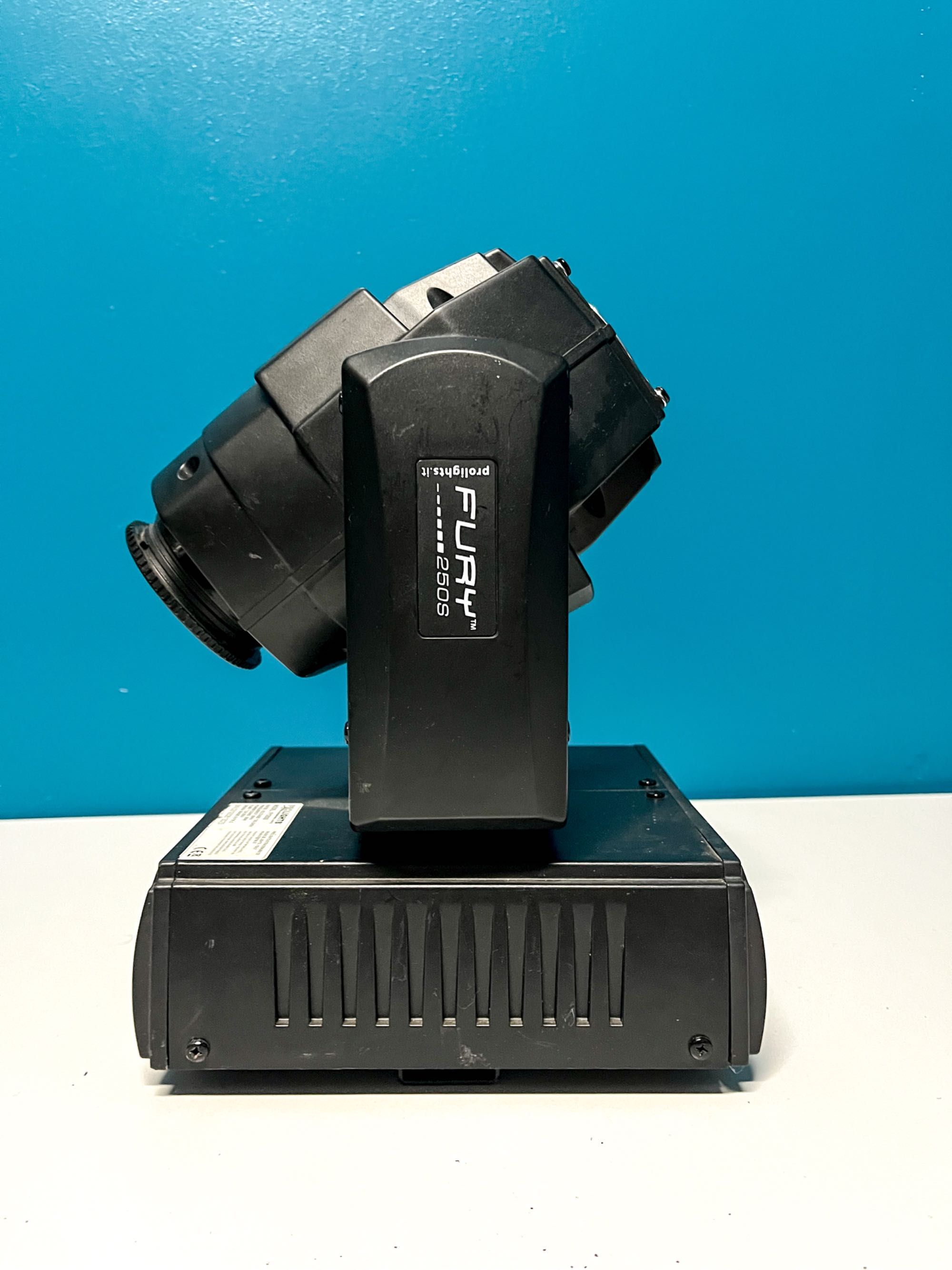 Fury 250S - niezawodny SPOT LED z pryzmatem i gobo, na eventy, wesela