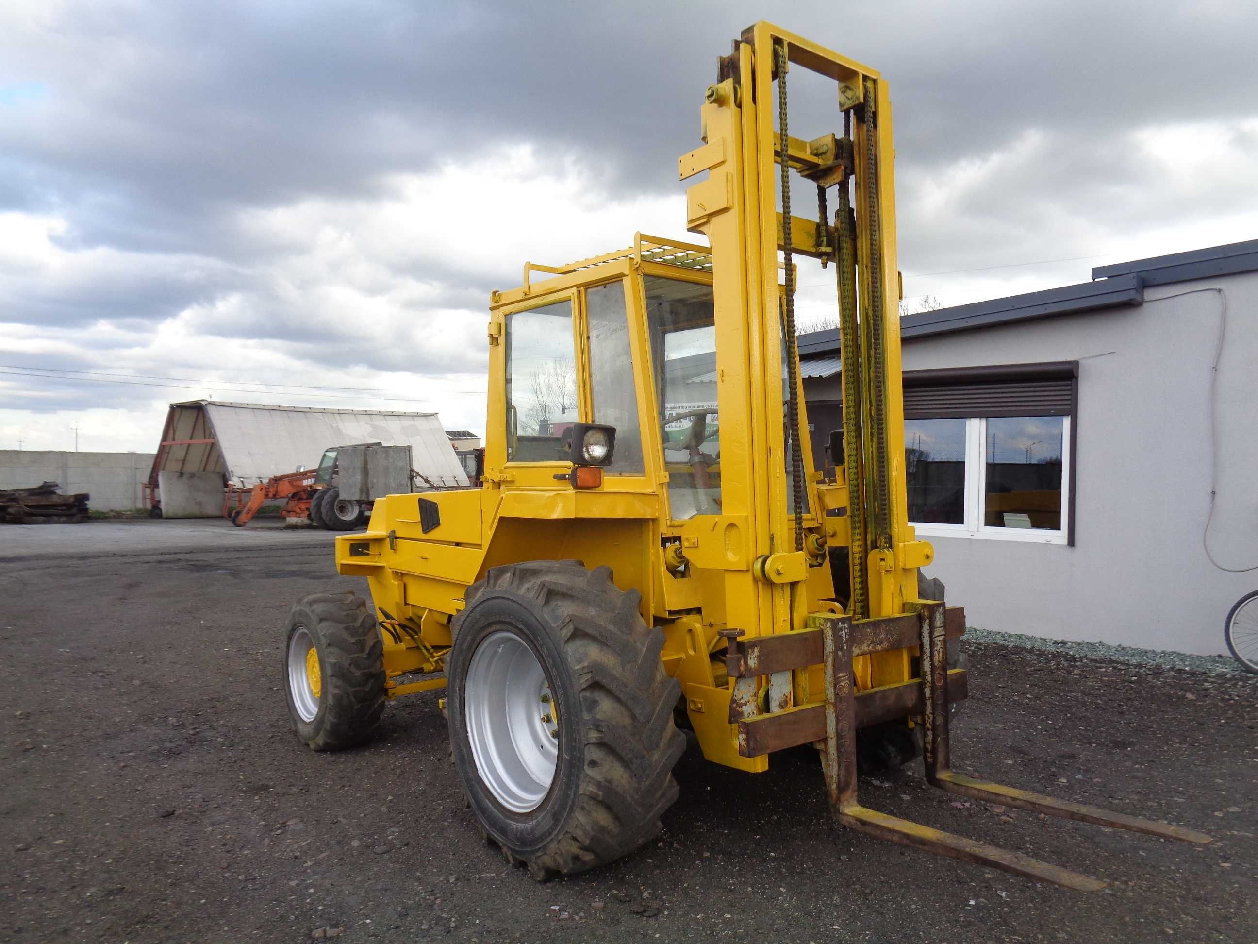 Wózek widłowy terenowy JCB 926 triplex 4x4