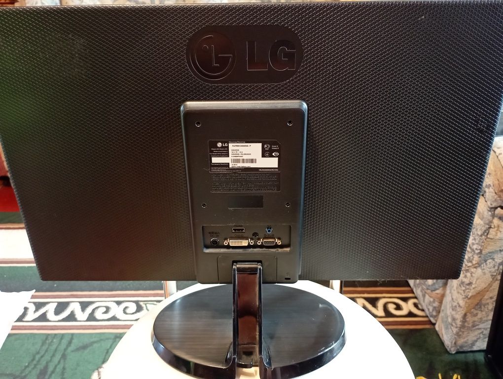 Продам монітор LG Flatron E2441T-BN