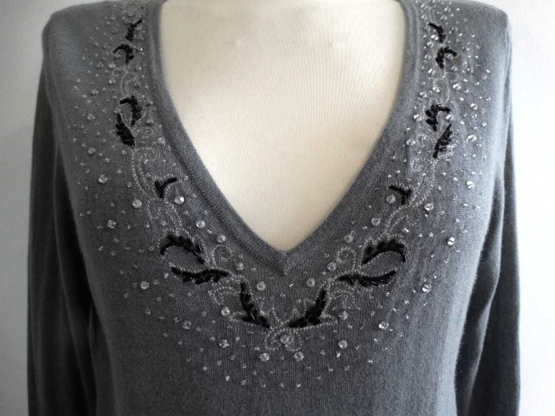 Sweter Taranko Jedwabny Zdobiony Szary Dekolt w Serek