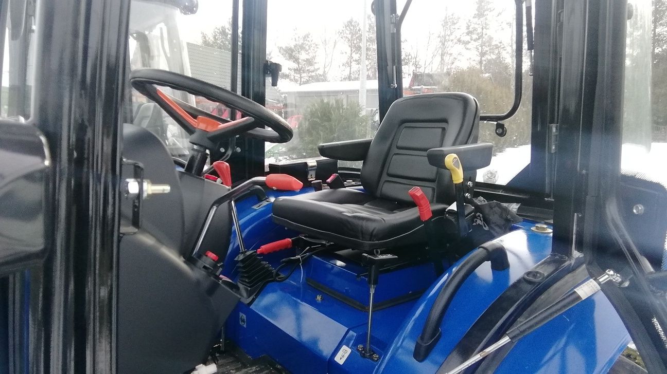 Ciągnik rolniczy/komunalny z kabiną DF304G2 , 25 kM, 4x4, 8/8 rewers