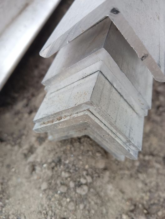 Kątownik aluminiowy pv 49zl szt.