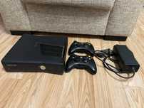 Konsola xbox 360s z 2 padami.