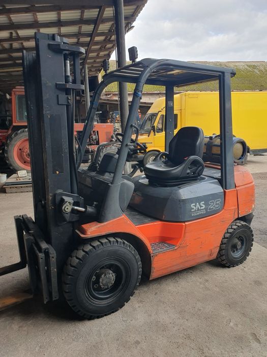 Wózek widłowy Toyota 8FD25** Hyster** 7FG25** 6FD25** Diesel** Triple