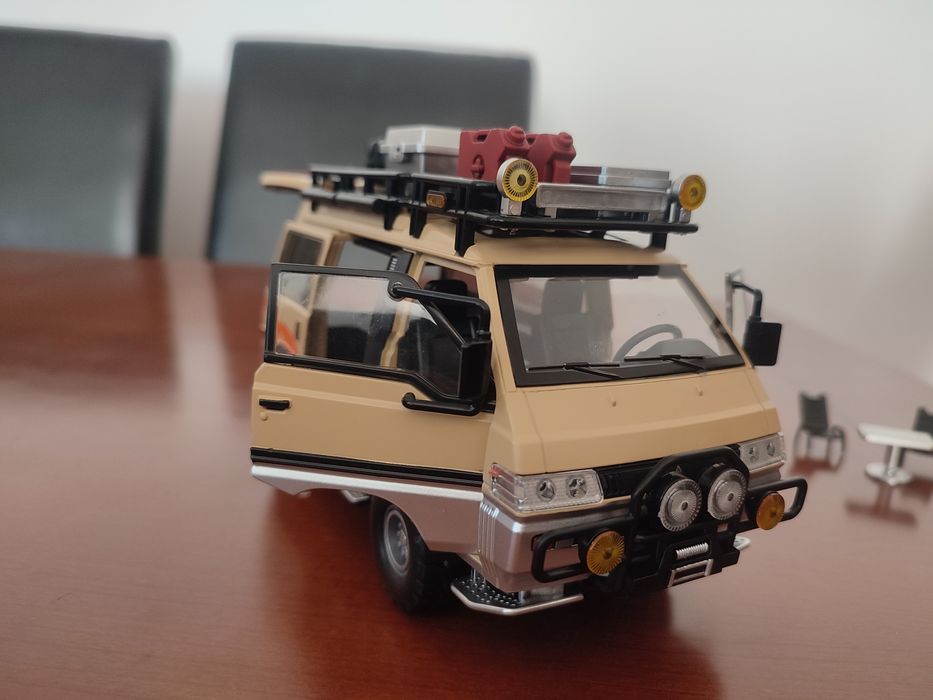 Mitsubishi L300 Delica model 1:24 piękny rallyart Evo 4wd
