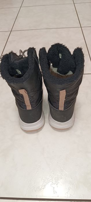 Зимові чобітки для дівчинки.