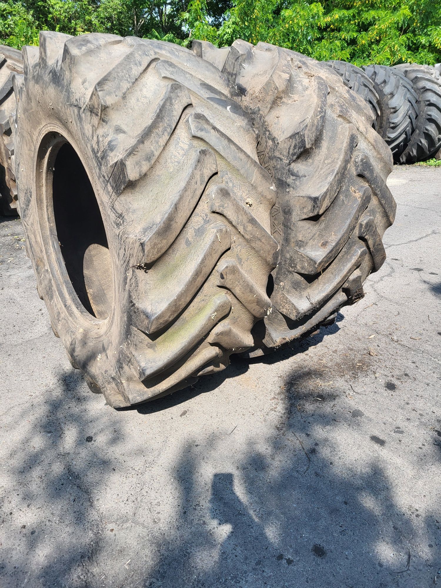 Продам шины б.у 600/70R30