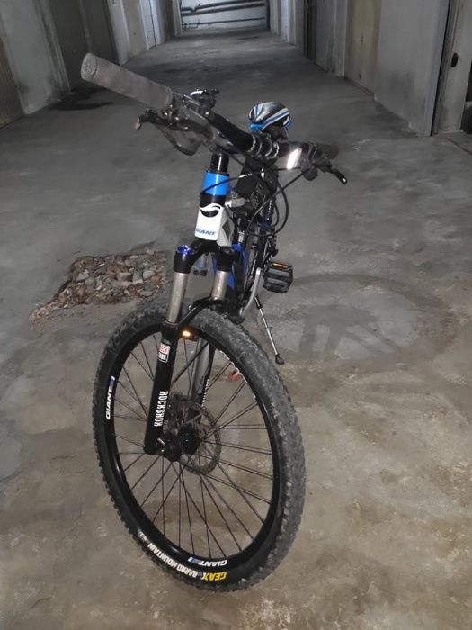 Bicicleta todo o terreno de marca "GIANT"