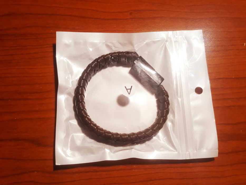 Skórzana bransoletka z funkcją kabla USB do ładowania
