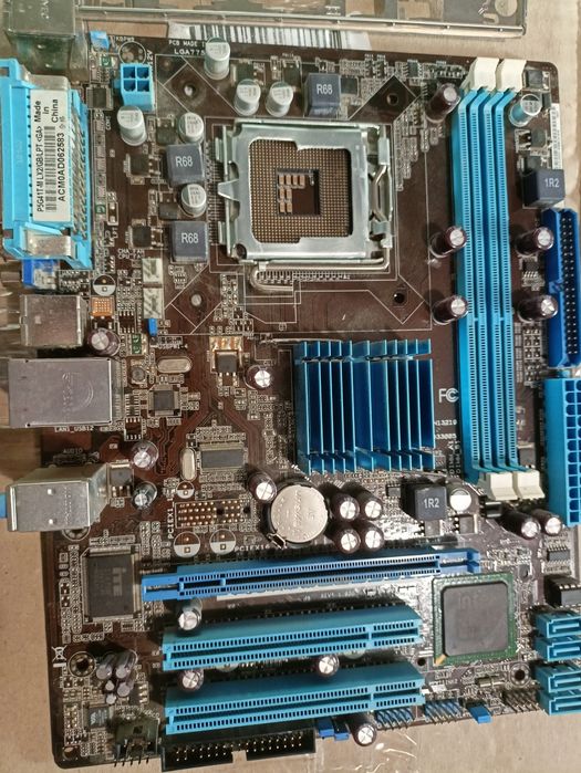 Материнка для 775 asus p5g41t-m lx2/gb 
прошита під Xeon e5450