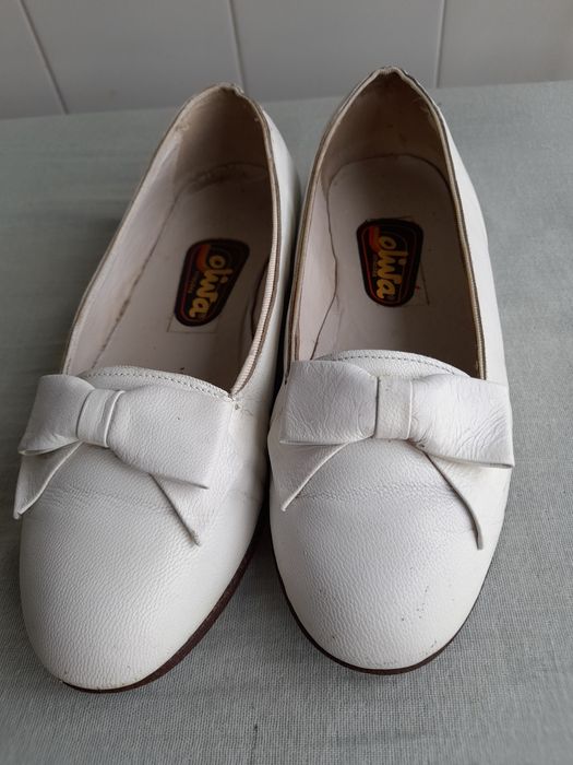 Sapatos de primeira comunhão brancos usados