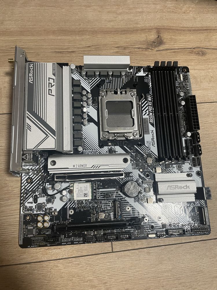 ASRock B650M Pro RS | AM5, DDR5, mATX | з незначними пошкодженнями