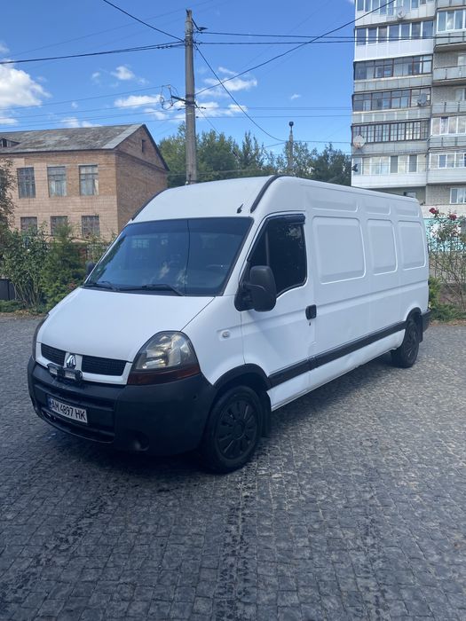 Доставка для магазинів, складів, меблів — чоловік на бусі