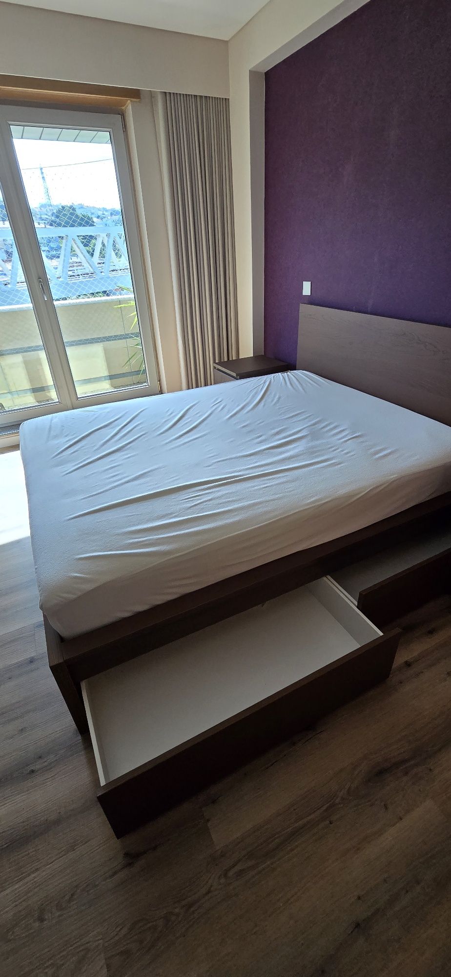 Cama Malm Pouco Usada com 4 gaveteiros