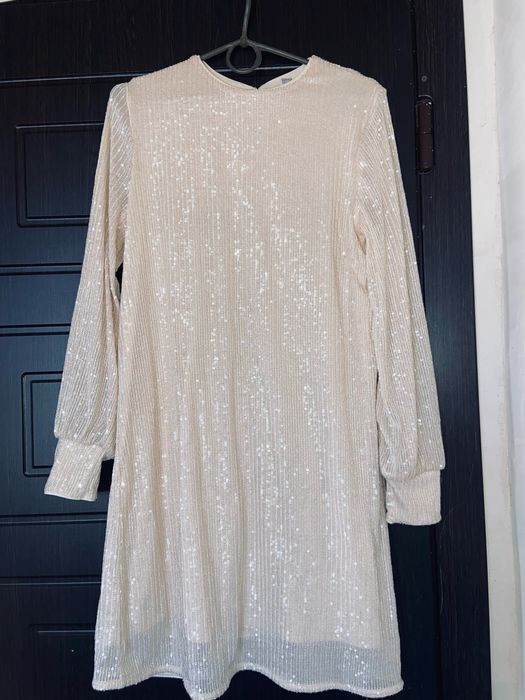 Сукня з паєтками