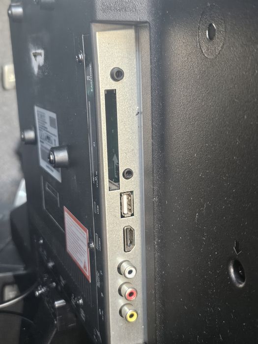 Televisão Blaupunkt LED 32" com comando original.