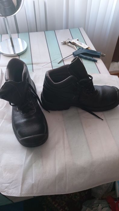 Ботинки рабочие с жилезными вставками