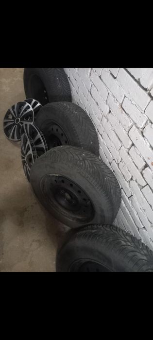 Komplet opon zimowych felgi stal+kołpaki nowe