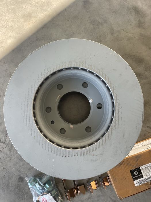 Комплект гальма перед колодки тормозні диски датчики w906w907 Sprinter