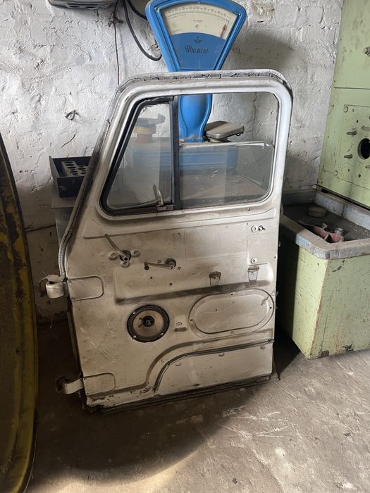 Двері на зіл.   .