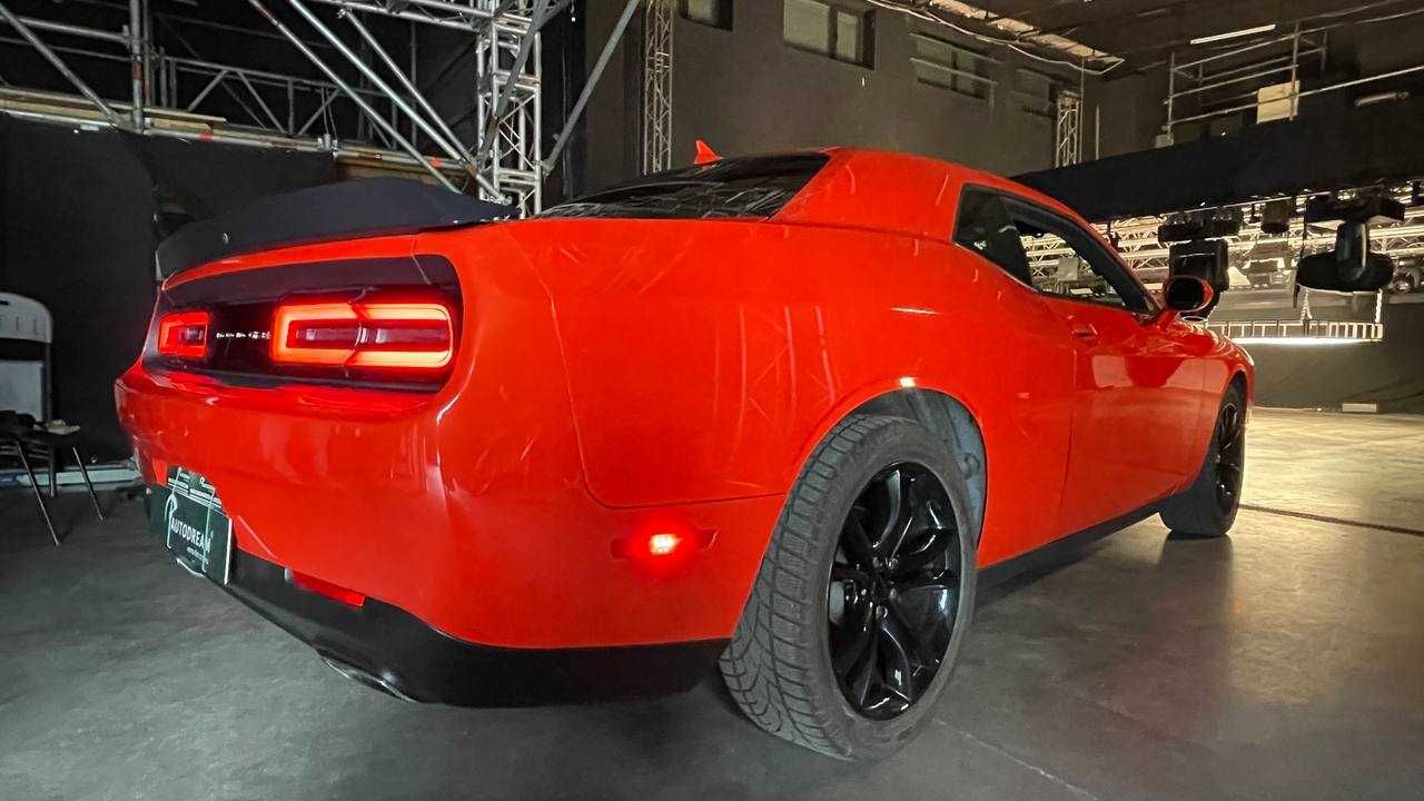 Dodge Challenger SXT PLUS 2016