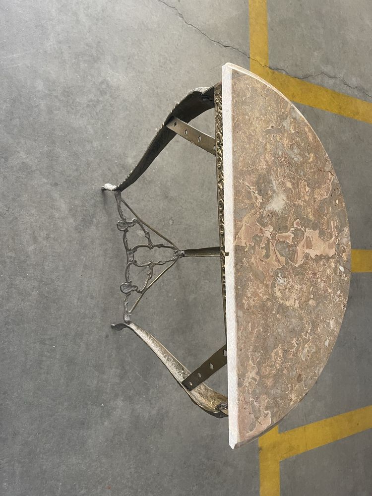 Crêdencia com pedra mármore