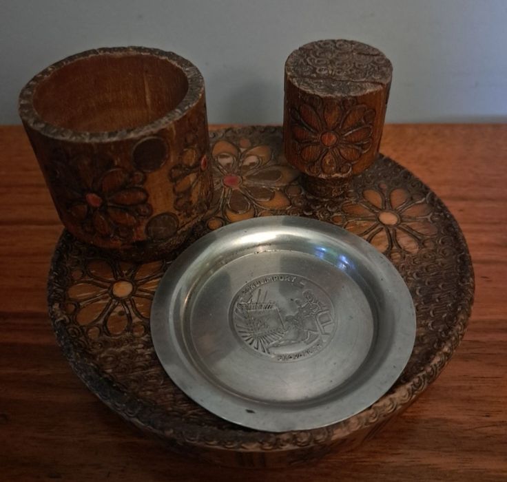 Zestaw dla palaczy pochodząca z Indii z ok 1930 roku