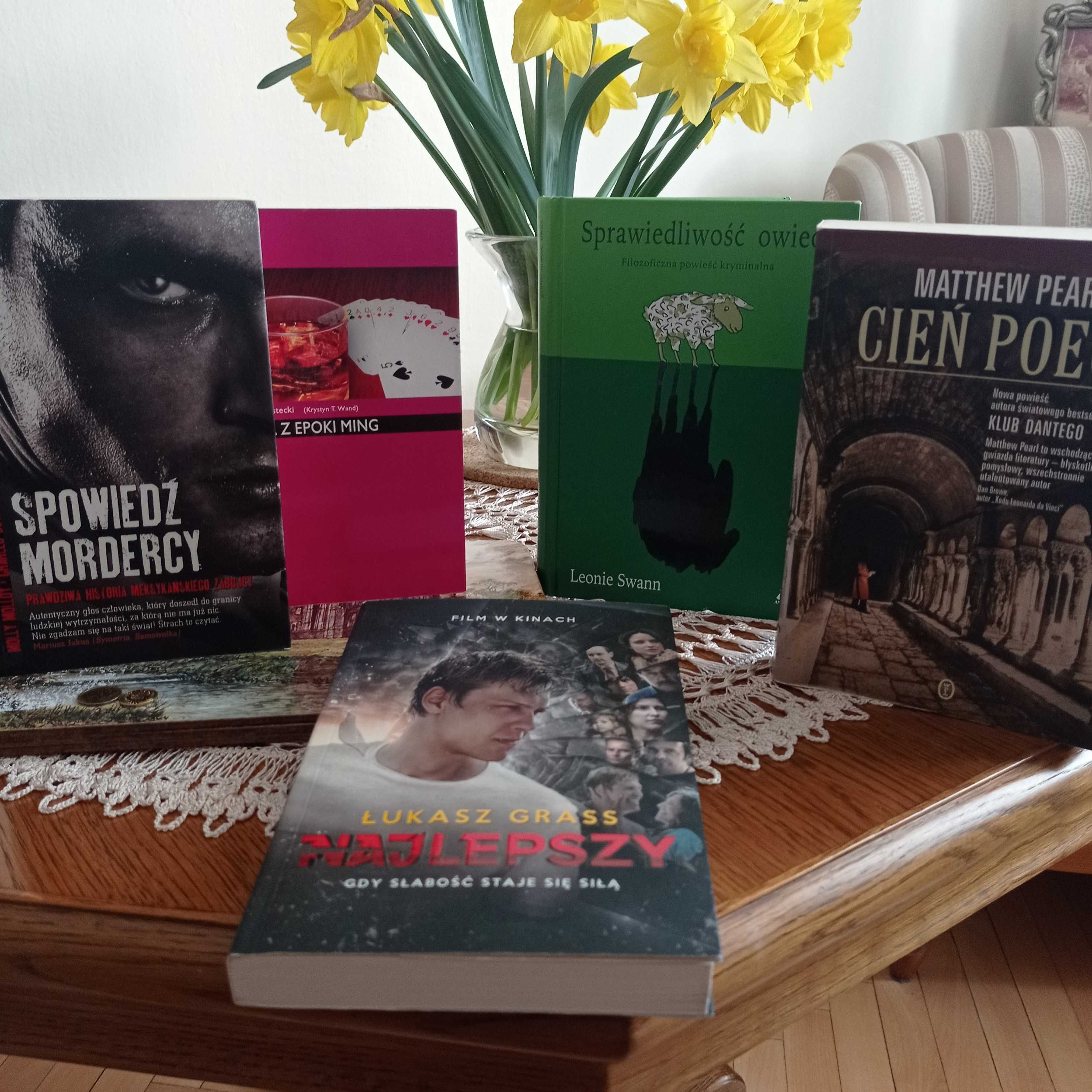 Pięć książek idealnych na wiosenne wieczory