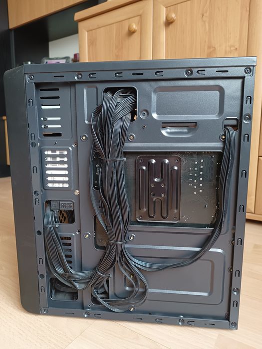 Zestaw komputerowy[R5 1500X, GTX 1050Ti, 16Gb, 1Tb SSD]monitor+gratisy