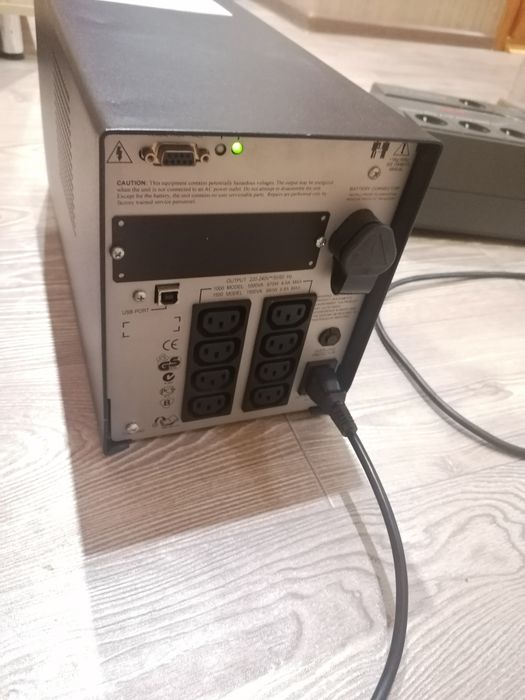 Безперебійник APC Smart-UPS 1000