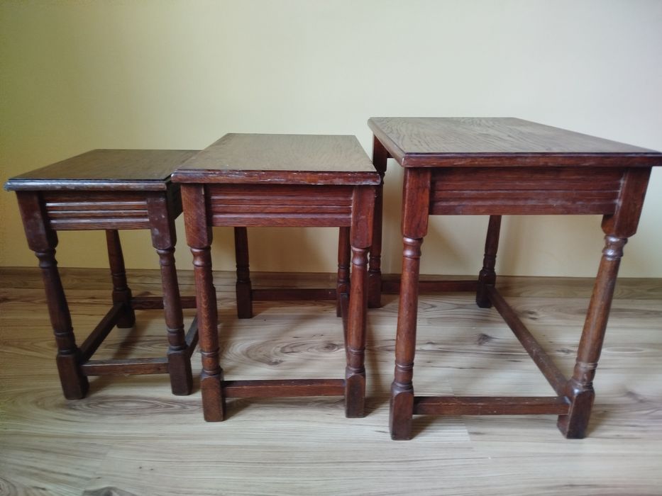 Trzy stoliki rozkładane