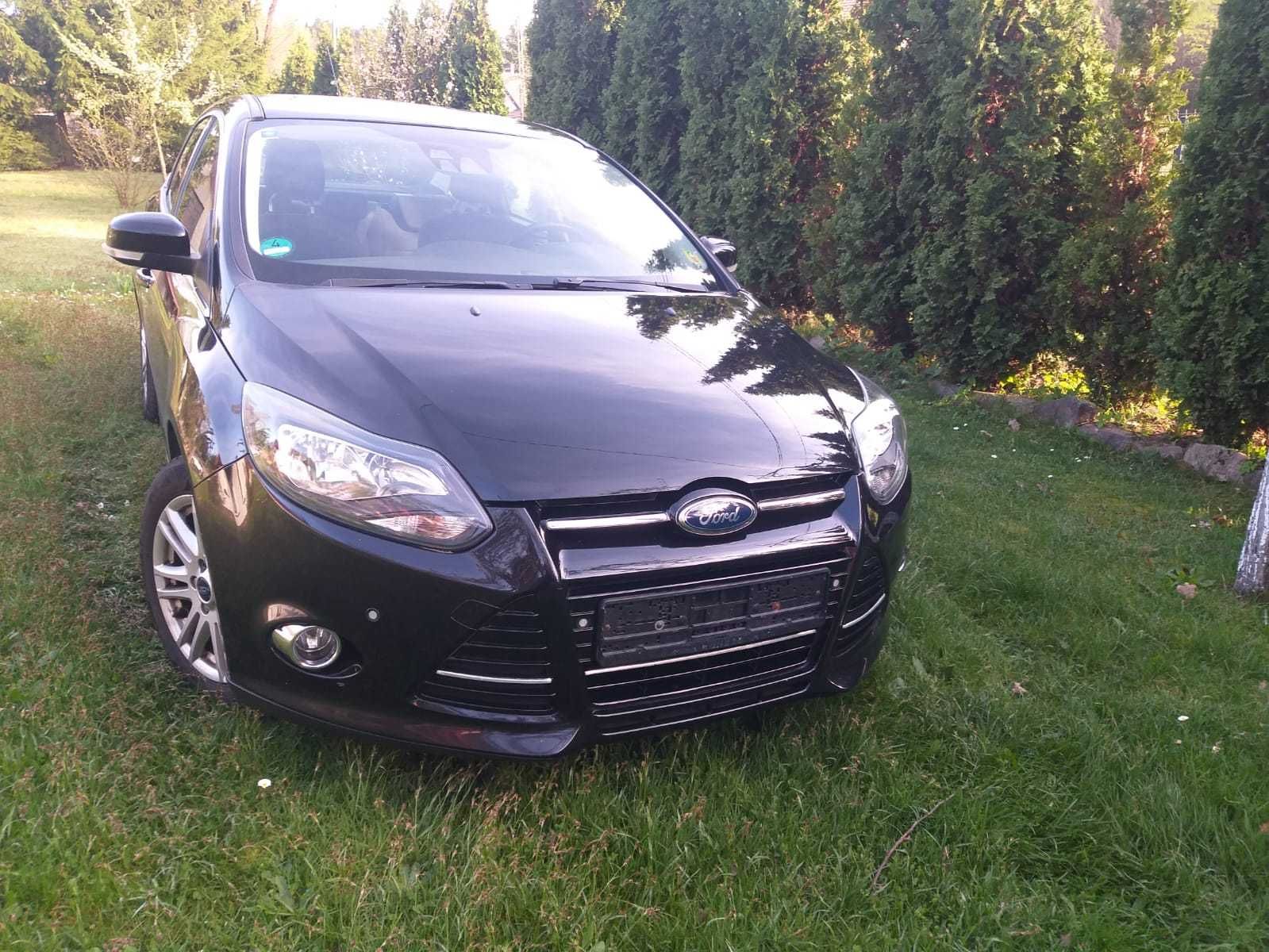 Ford Focus Sedan 2012 Rok 1.6 Benzyna