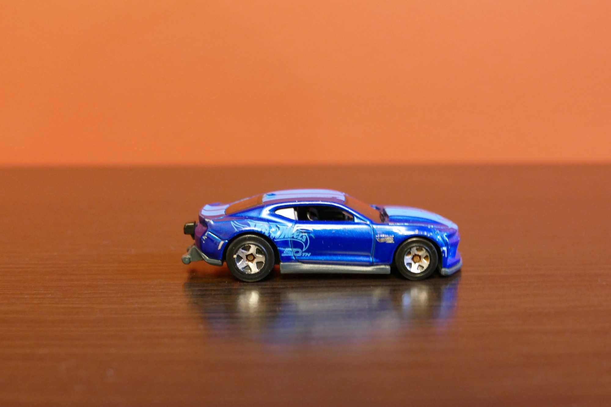 Hot Wheels autko "Resorak" Chevy Copo Camaro rocznik 2018