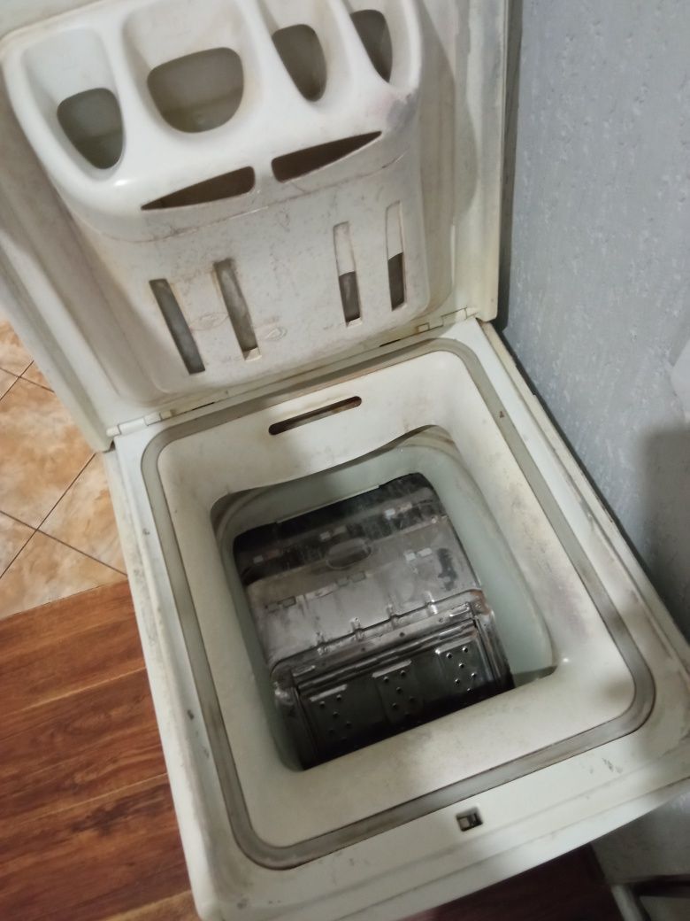 Пральня машинка Whirlpool
