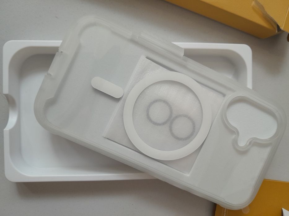 Etiu iPhone 16   6.1