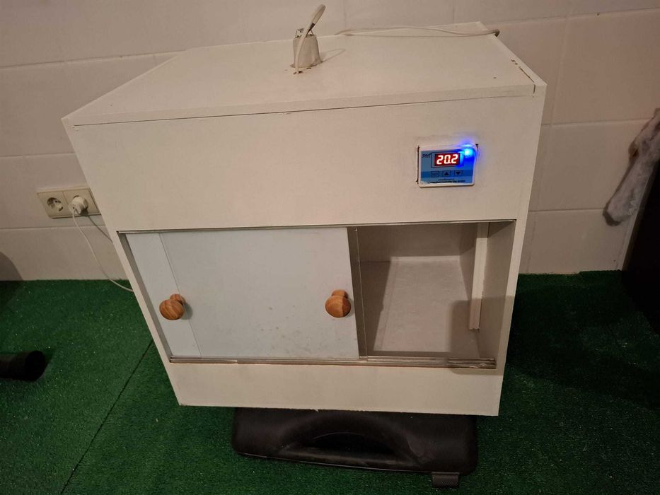 Incubadora/Maternidade Aves