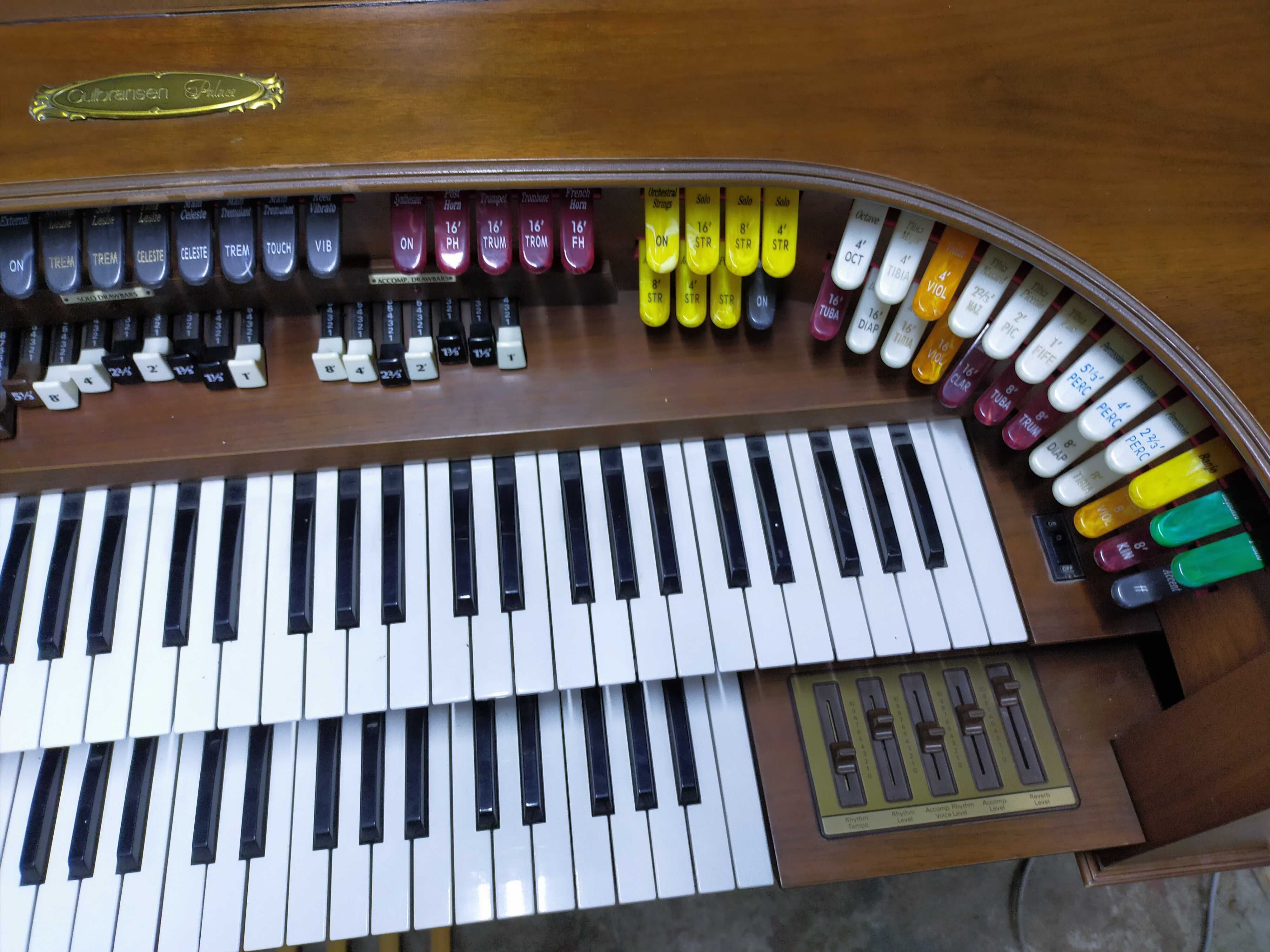 Organy.pianino.fortepian.Gulbransen Palace