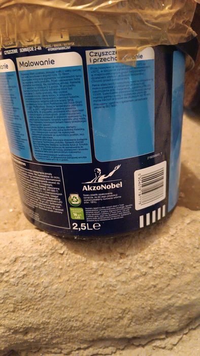 Farby Dulux 2,5litra puszka. Kolor - typowy piaskowy i nocną wyprawa.