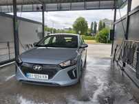 Hyundai ionik  дуже комфортний та надійний автомобіль.