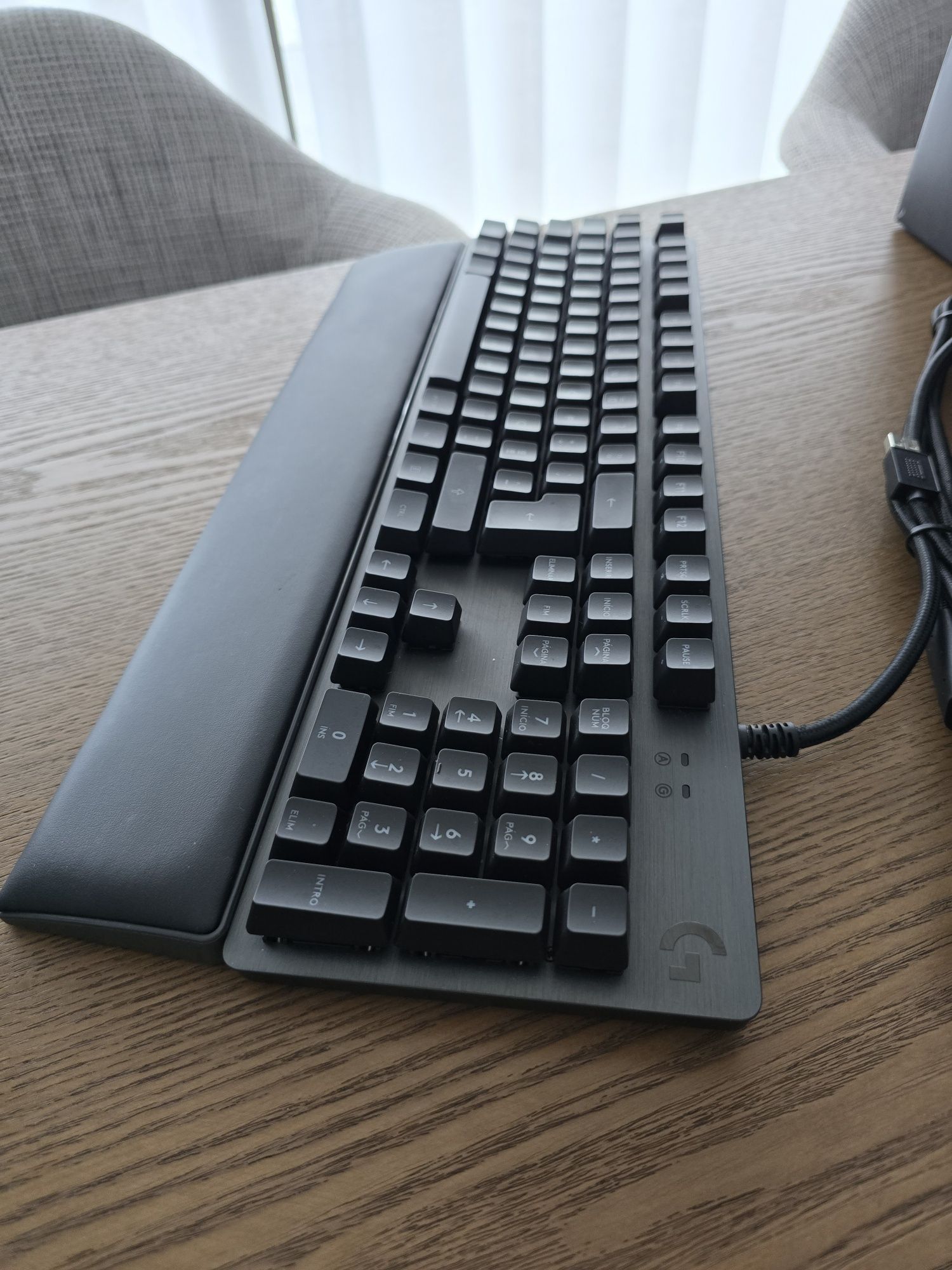 Logitech Gaming - Rato + Teclado mecânico