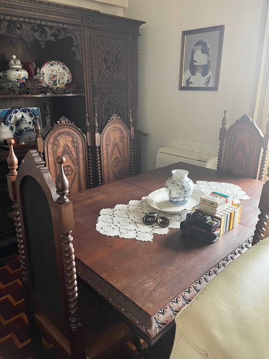 Mesa de refeição com cadeiras