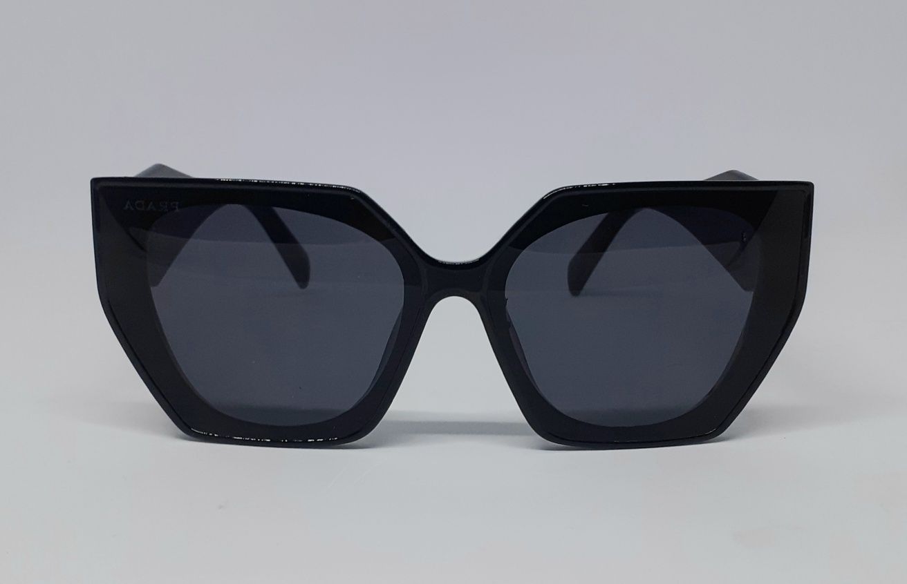 Женские брендовые очки черный глянец с белым треугольным лого